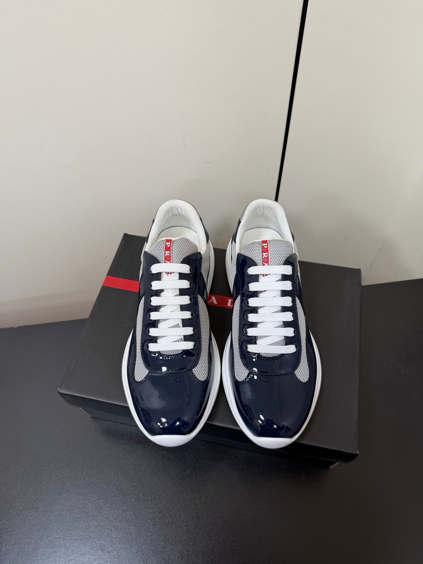 PRA 26S Casual Sneakers Gray Patent Leather 618928