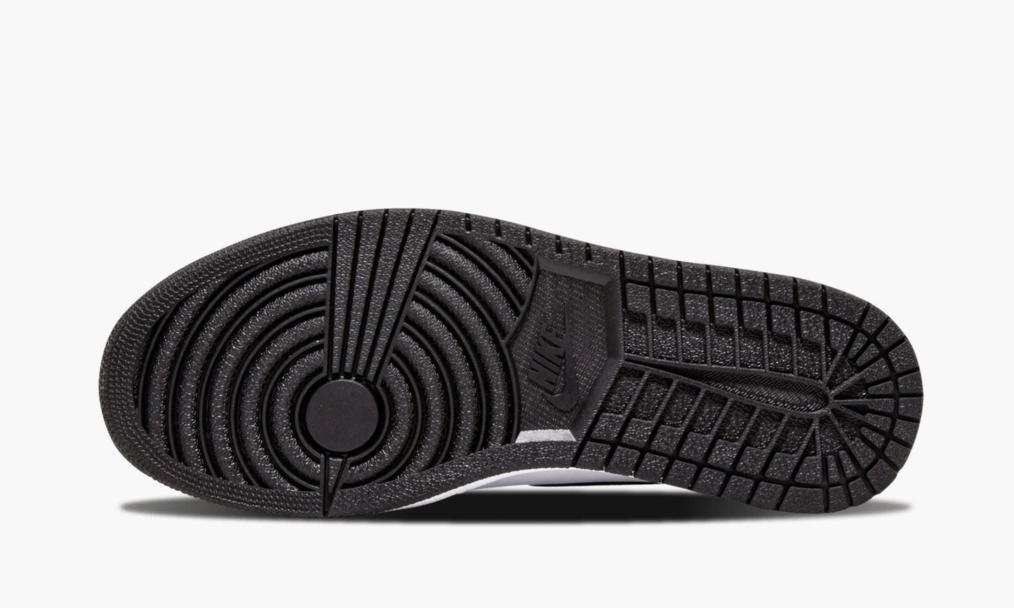 Air Jordan 1 Retro High Sneakers - Performance Runner | Street Style