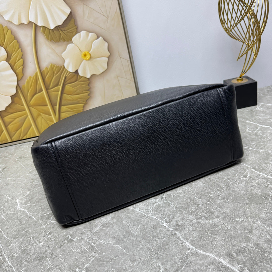 Prada 2026 Vitello Daino Messenger Bag Black Grained Calfskin