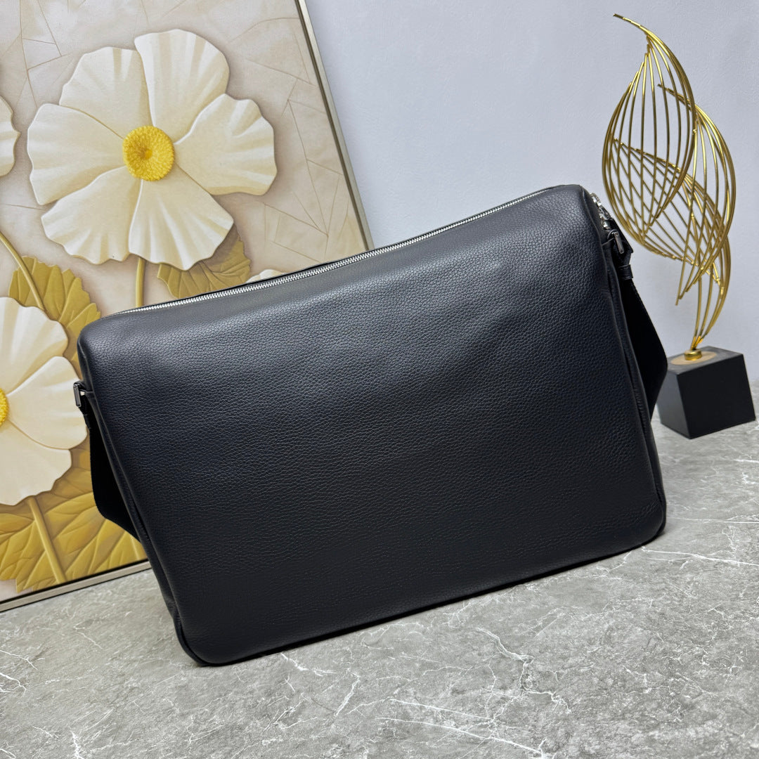 Prada 2026 Vitello Daino Messenger Bag Black Grained Calfskin