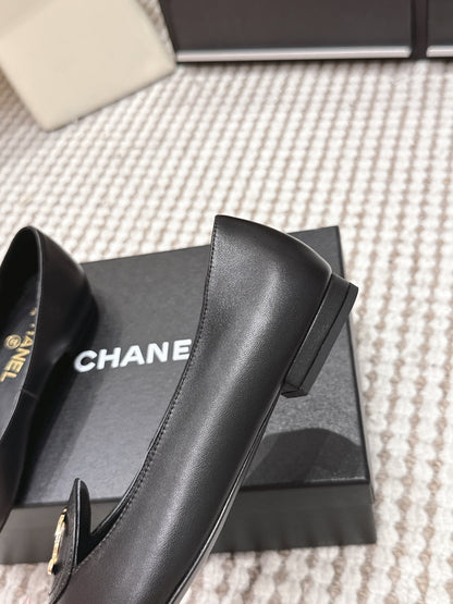 CC 26s Slip-on Flat Black Calfskin 632340