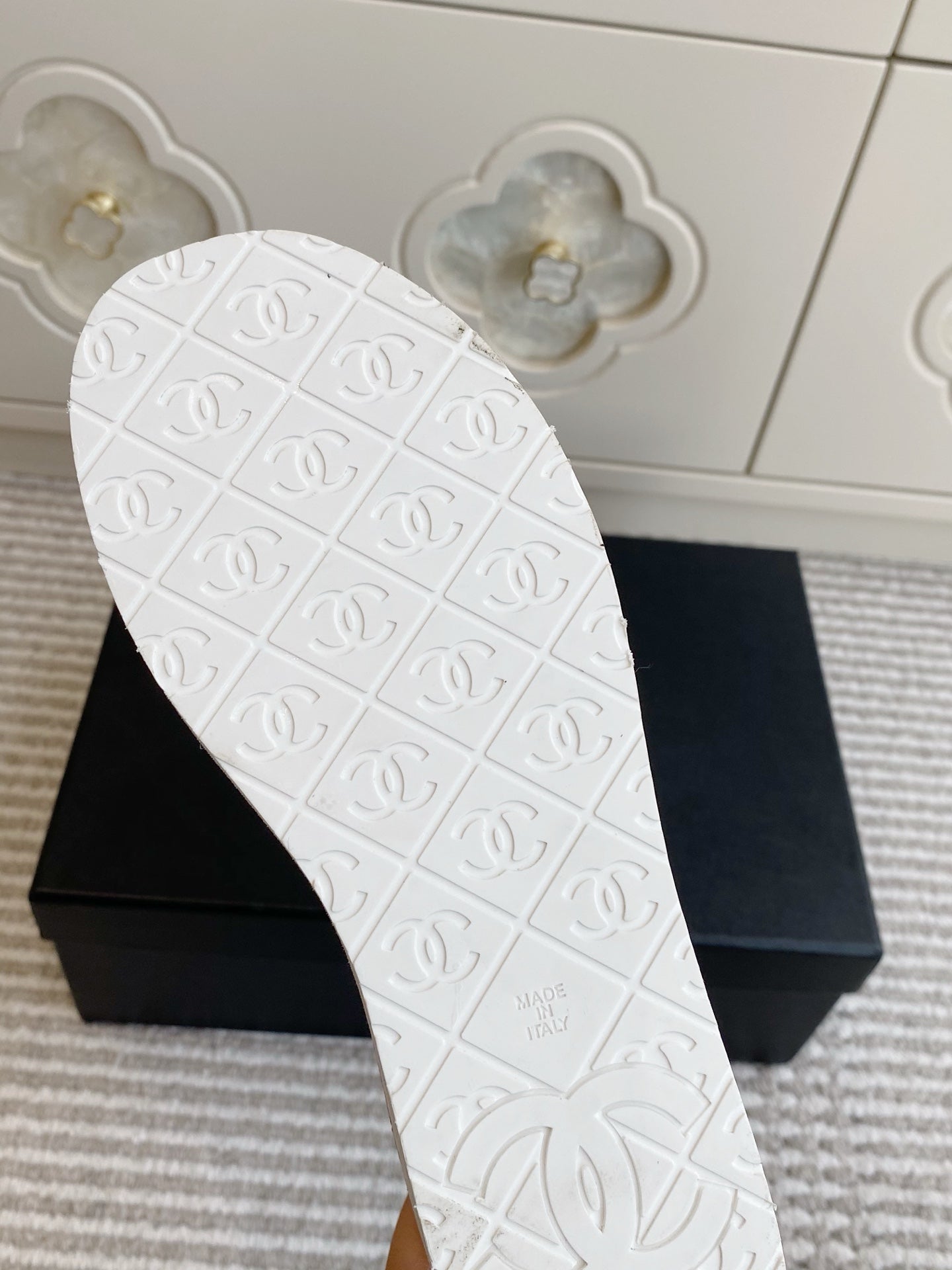 CC 26s Thong Sandals 65 White Rubber Leather 647673