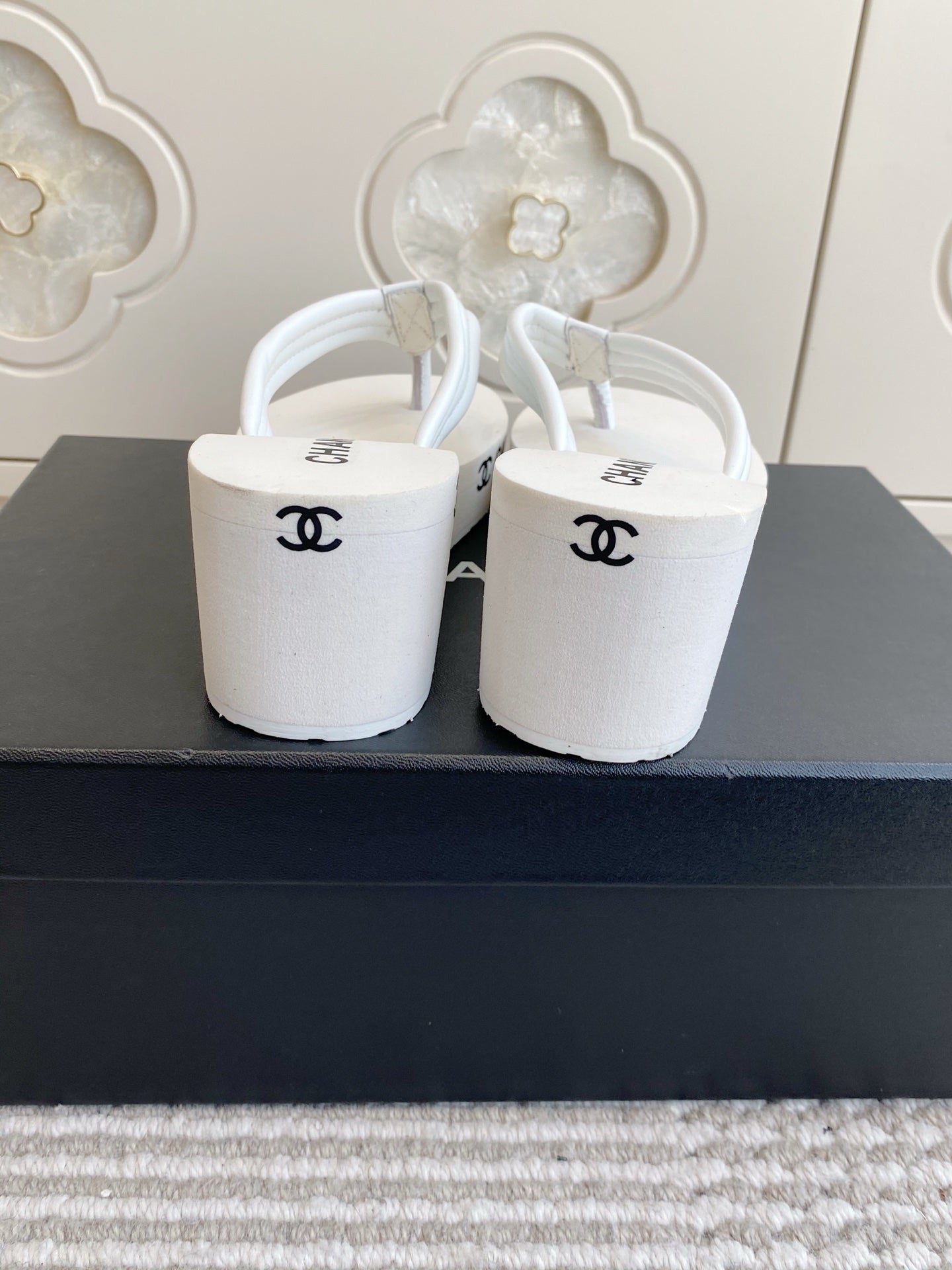 CC 26s Thong Sandals 65 White Rubber Leather 647675