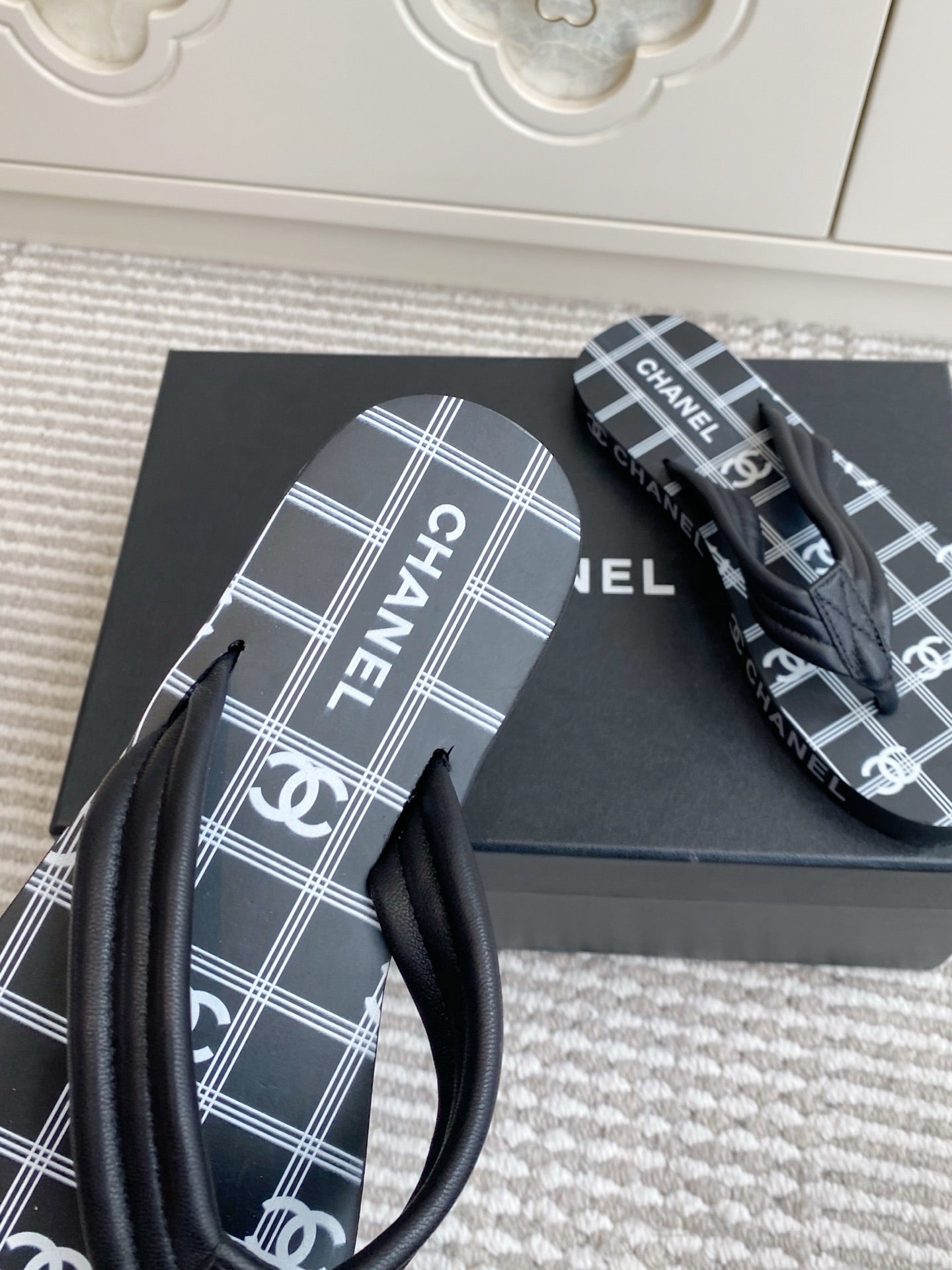 CC 26s Thong Sandals Black Rubber Leather 647679