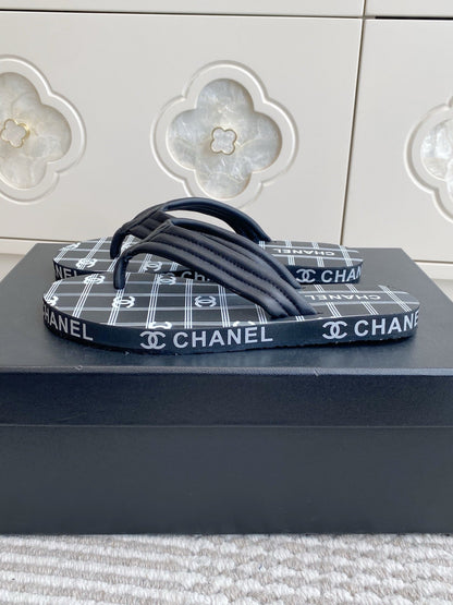 CC 26s Thong Sandals Black Rubber Leather 647679