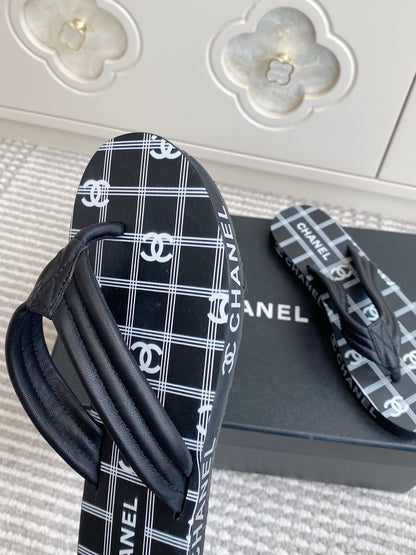 CC 26s Thong Sandals Black Rubber Leather 647679
