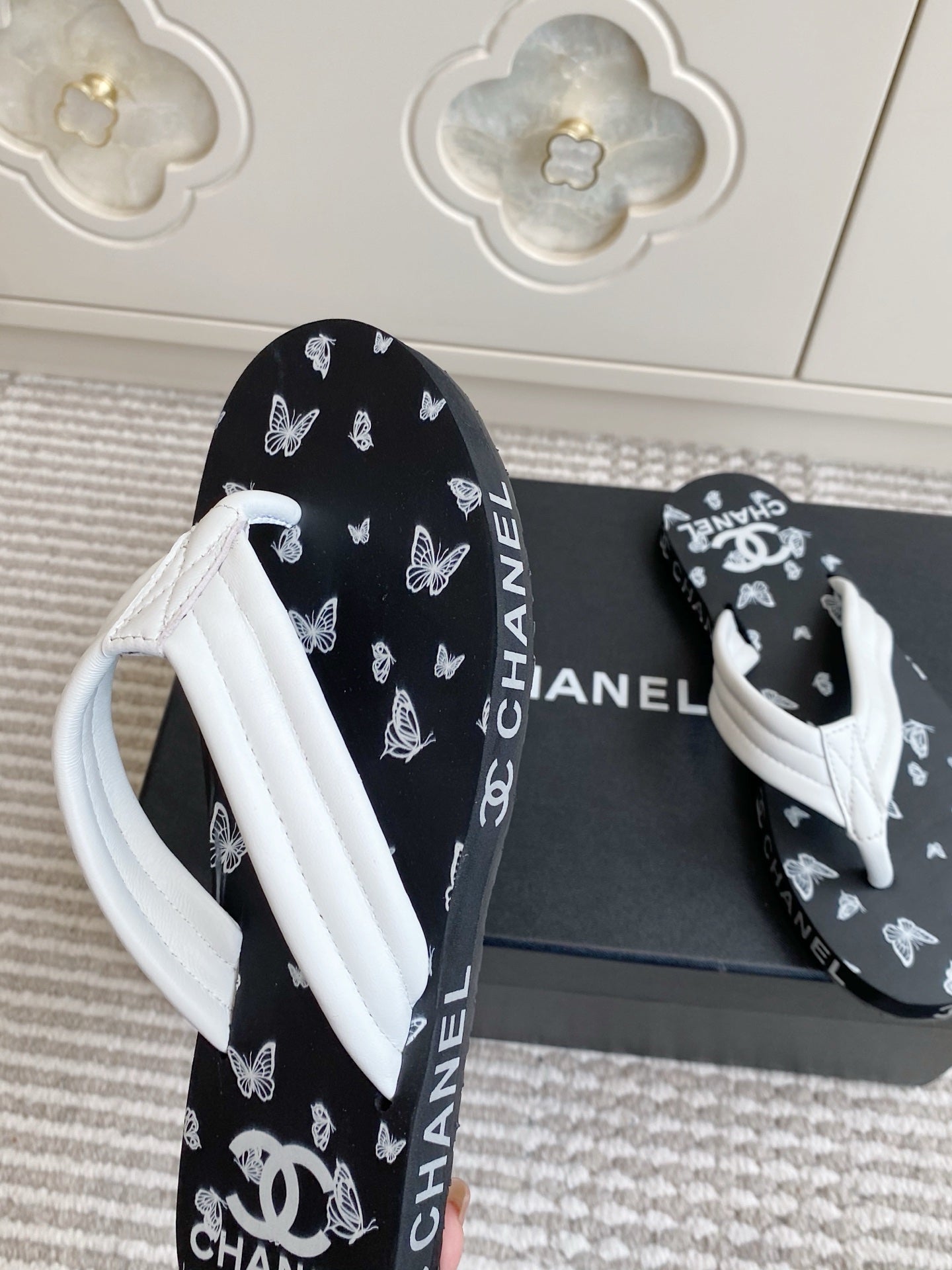 CC 26s Thong Sandals Black White Rubber Leather 647684