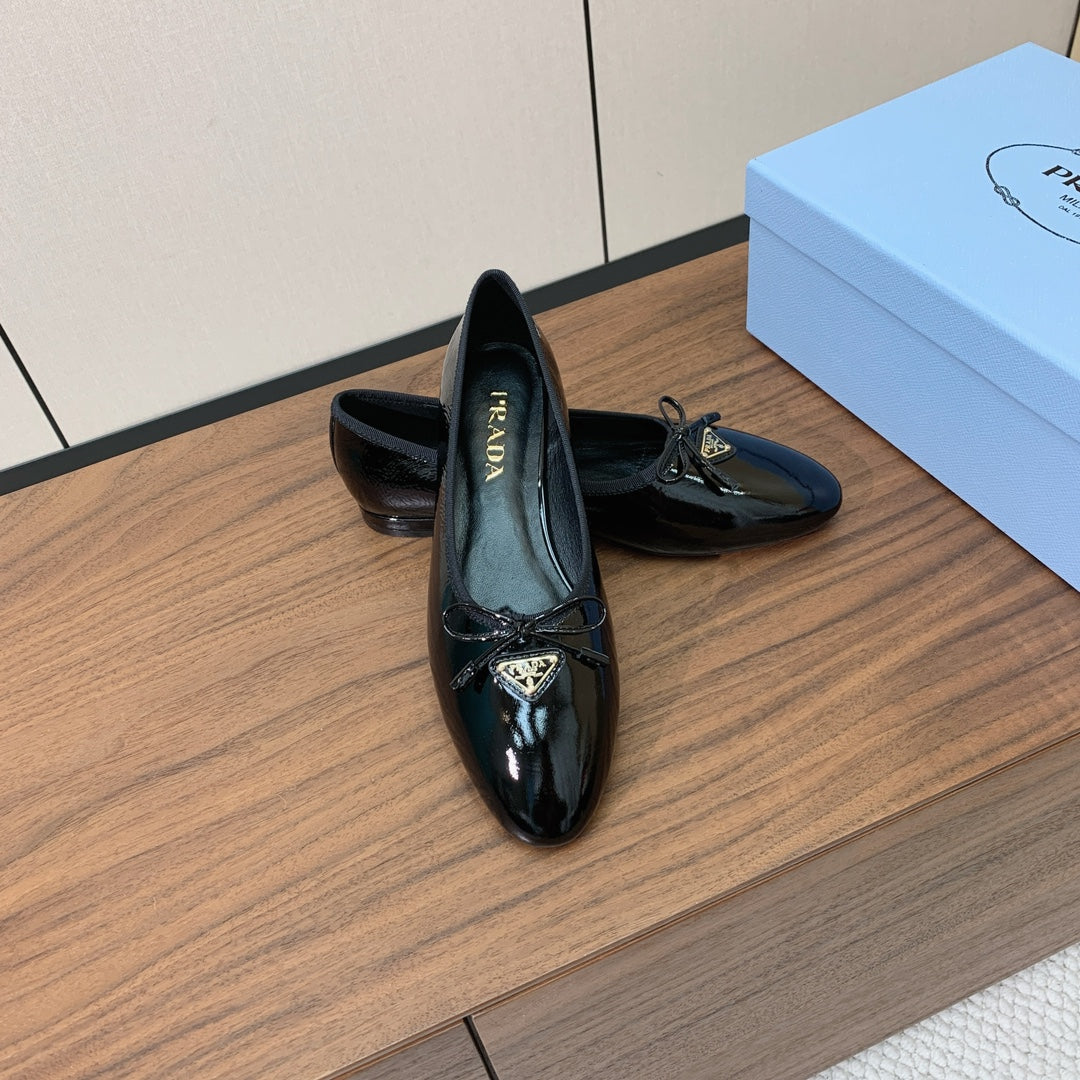 Prada 2026 Ballet Flats Bow Calfskin Patent Leather 792670