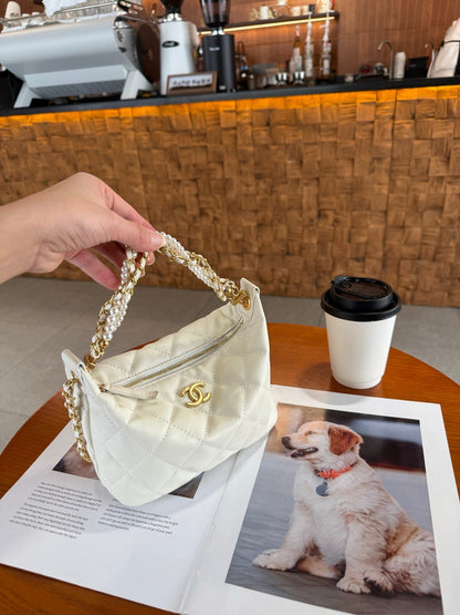 Chanel Kelly 2026 Pearl Chain Lunch Box 23.5 White Sheepskin