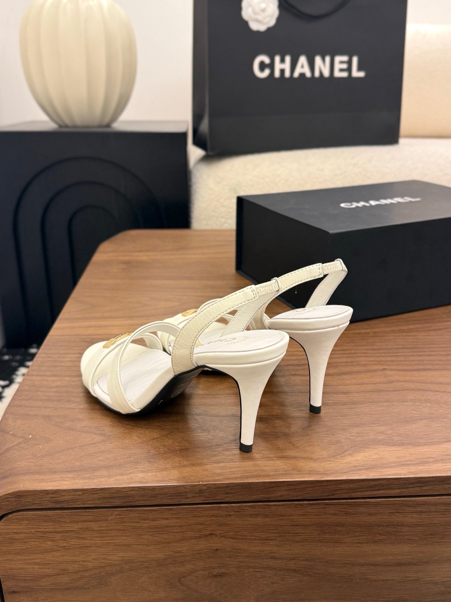 CC 26s Sandals 80 White Sheepskin 183528