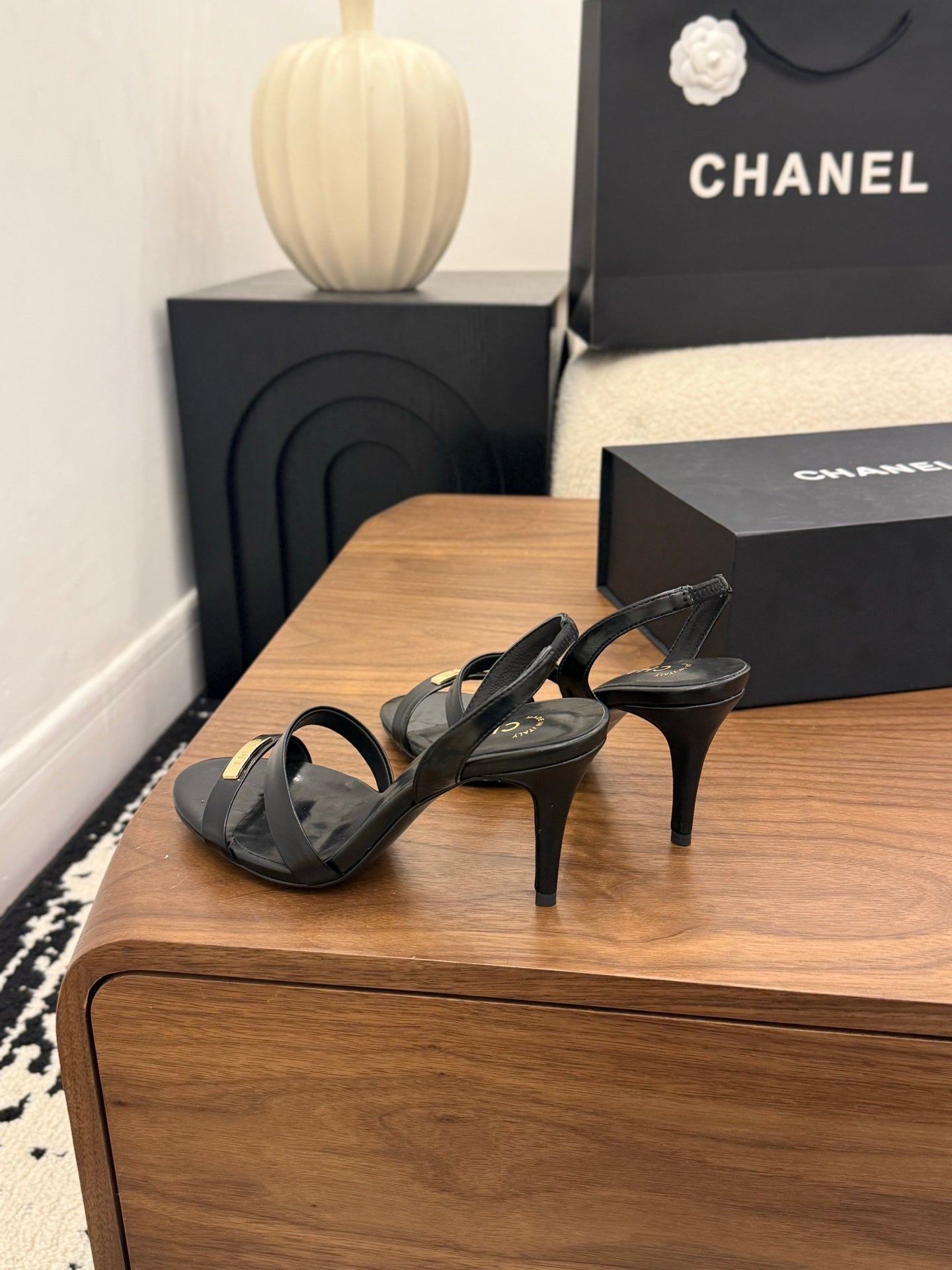 CC 26s Sandals 80 Black Sheepskin 183530