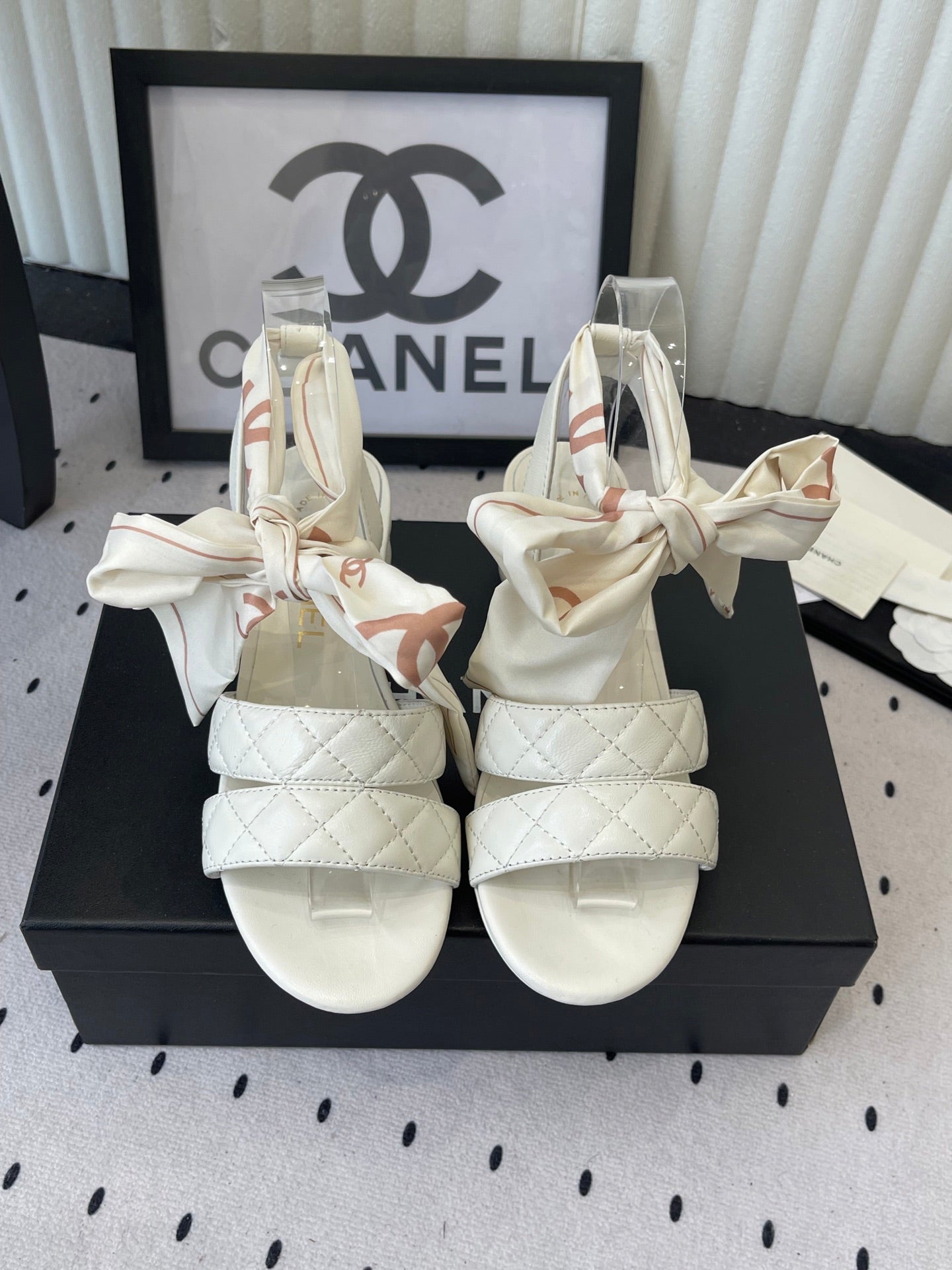 CC 26s Sandals 55 White Sheepskin 650079