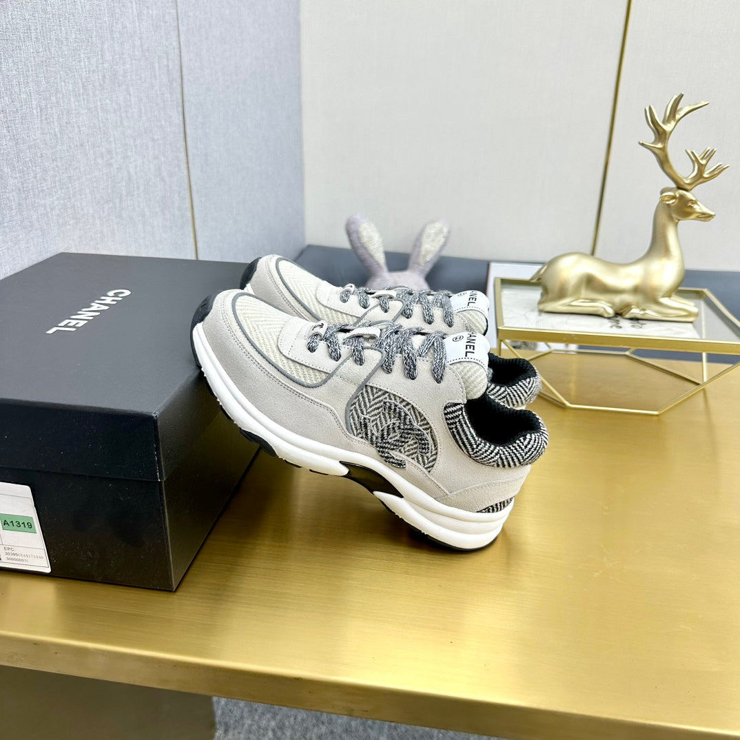 CC 2026 Casual Sneakers Ivory Black Suede 668049